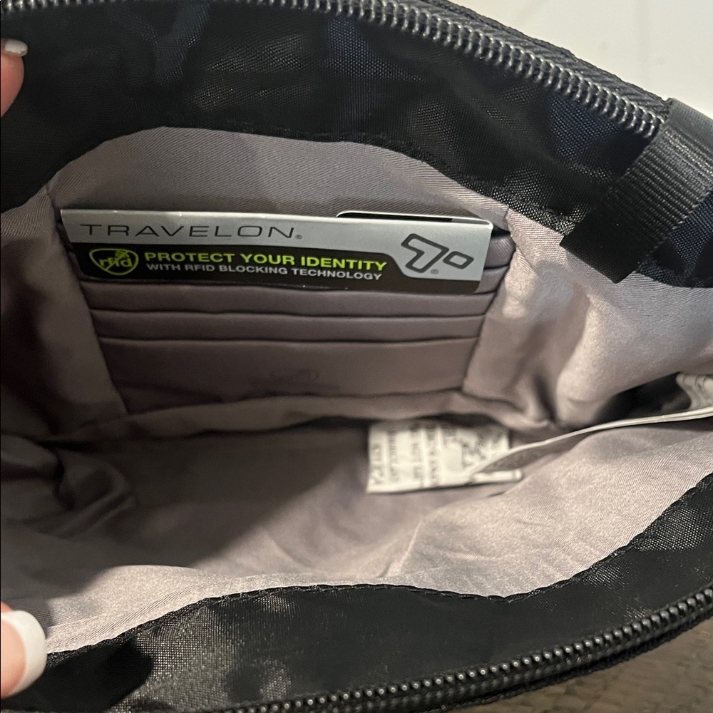 Travelon RFID Blocking Zip Close Organizer Pouch Bag Nylon Wristlet Black - NWT - Picture 6 of 8